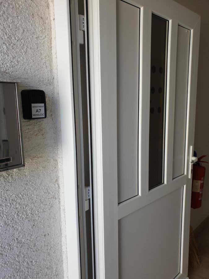 Apartman A7 Njivice Exterior photo